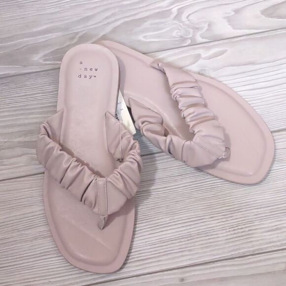 (23-2390) 🔥3/$20🔥 A New Day Blossom Scrunch Flip Flops Sandals Sz 7 - Picture 7 of 10